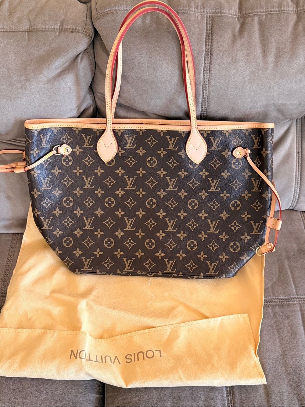 Louis Vuitton Monogram Canvas Neverfull Tote with Natural Vachetta Trim